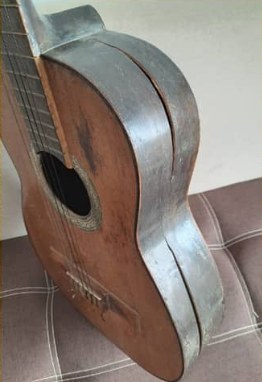 Guitarra antes de la reparación