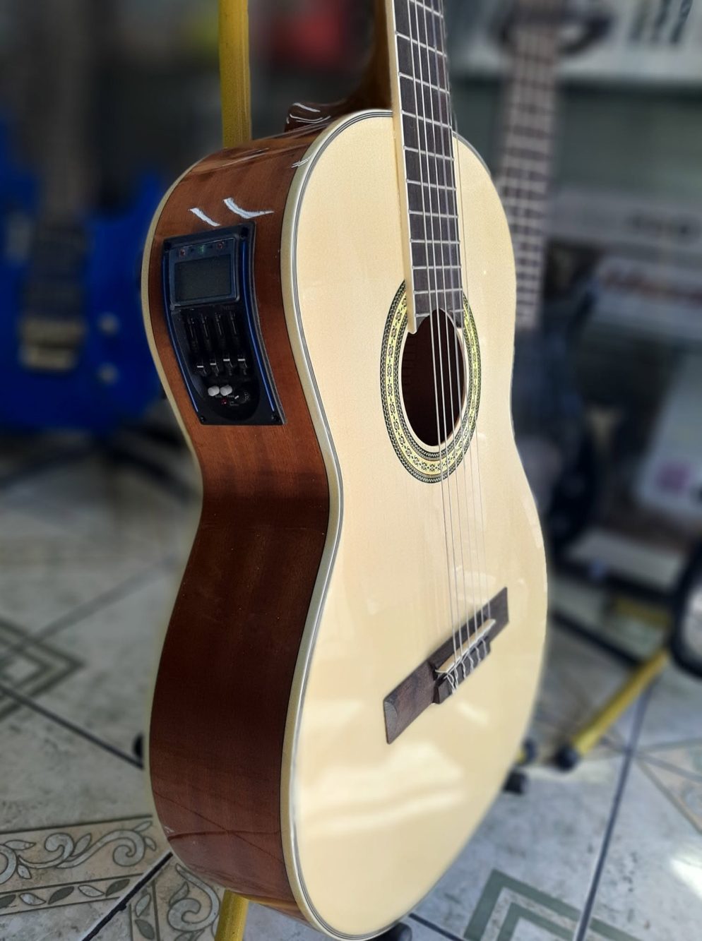 Guitarra después de la reparación